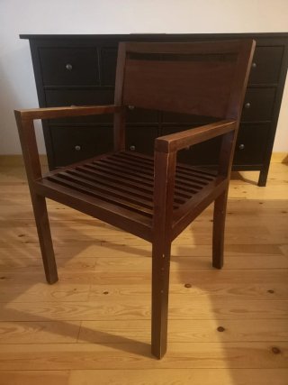 Silla de madera estilo colonial