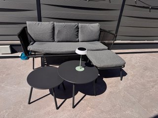 Conjunto sofá y mesas exterior
