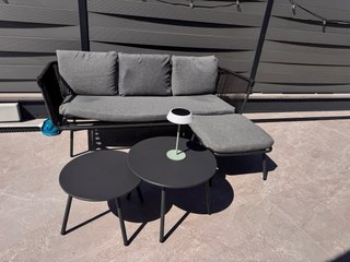 Conjunto sofá y mesas exterior