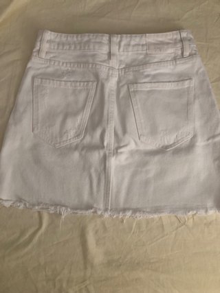 Falda tejana blanca desgastada