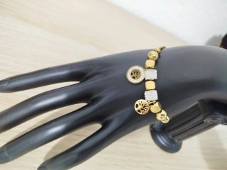 Pulsera dorada con árbol de la vida