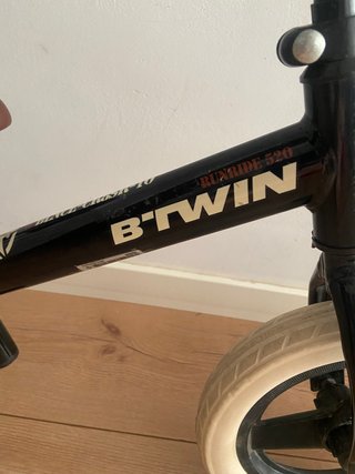 Bicicleta B-Twin sin pedales. Decathlon