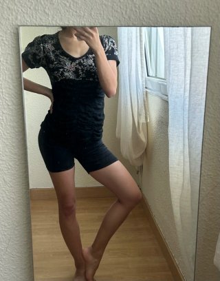 Blusa negra mujer floral y fruncida