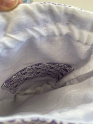 Mochila pequeña,  tela fallera/o, morada y blanca