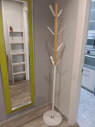 Perchero de pie madera y mármol