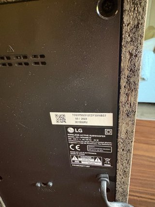 Barra de Sonido LG Negra y Dorada