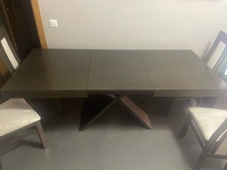 Mesa comedor extensible, las sillas se regalan