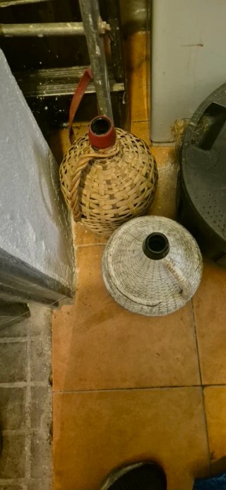 3 Garrafones de vidrio. Doy el precio de cada uno.
