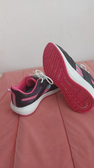 Zapatillas Reebok Negras y Rosas