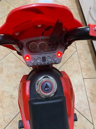 Moto Infantil Eléctrica Roja y Negra
