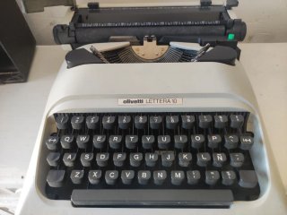 Máquina de escribir Olivetti Lettera 10