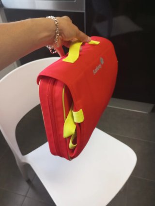Trona de viaje Safety 1st roja