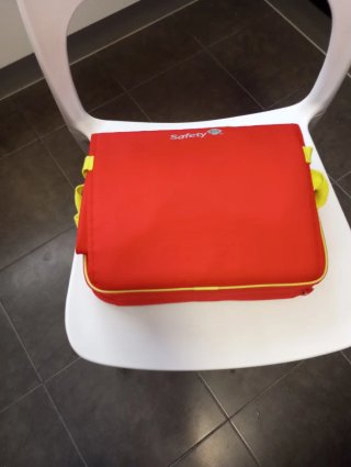 Trona de viaje Safety 1st roja