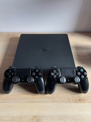 PS4 Slim 1TB + 2 Mandos + 6 Juegos [mantenimiento]
