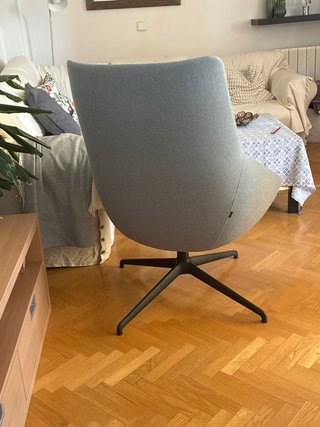 Butaca giratoria gris tela