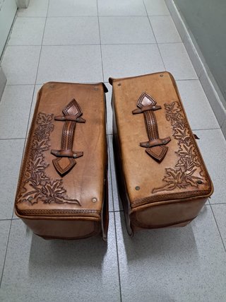 Alforjas de cuero hechas a mano