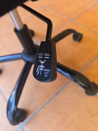 Silla de oficina negra