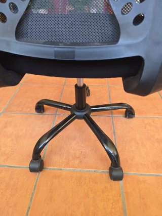 Silla de oficina negra