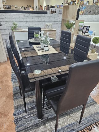 Mesa de cristal templado y 6 sillas negras