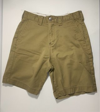 Pantalones cortos color verde oliva
