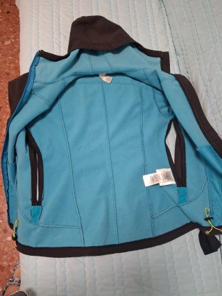 Anorak cortavientos con capucha, marca Quechua