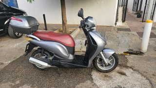 Moto Honda Scooter Gris/Rojo Automática