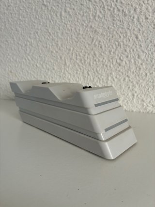 Ps4 Blanca con Soporte Cargador