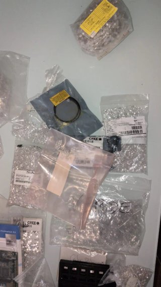Lotes de componentes electrónicos y LEDs