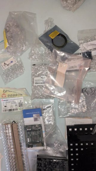 Lotes de componentes electrónicos y LEDs