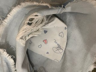 Shorts di jeans sfrangiati