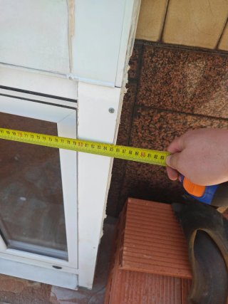 Ventana PVC Oscilobatiente Blanca con Persiana