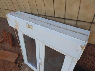 Ventana PVC Oscilobatiente Blanca con Persiana