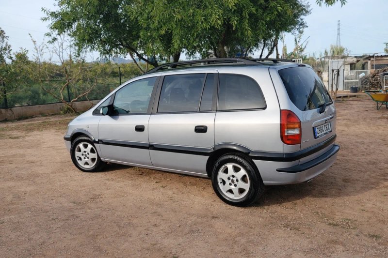 Opel Zafira 2003 - foto 1