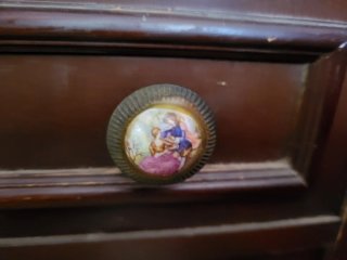 Muebles antiguos de madera con tapa de mármol