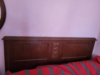 Muebles antiguos de madera con tapa de mármol