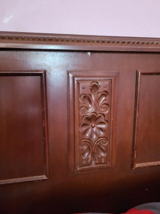 Muebles antiguos de madera con tapa de mármol