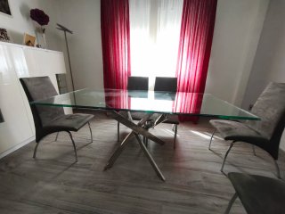 Mesa de Comedor de Cristal y Patas de  Acero Inox