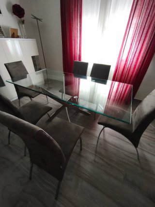 Mesa de Comedor de Cristal y Patas de  Acero Inox