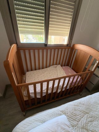 Cuna de bebé madera con osito