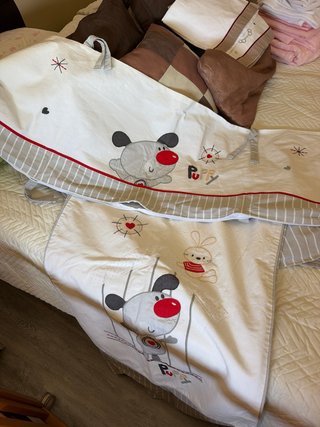 Cuna de bebé madera con osito