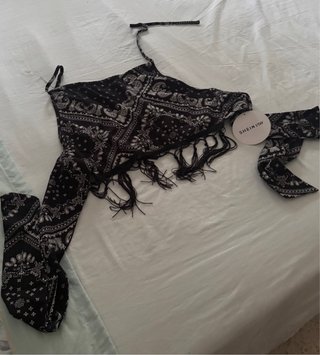 Top bandolera con flecos SHEIN