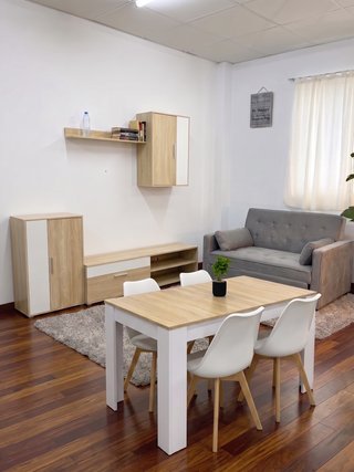 Amuebla tu Salón: Mesa, 4 Sillas, Mueble TV y Sofá