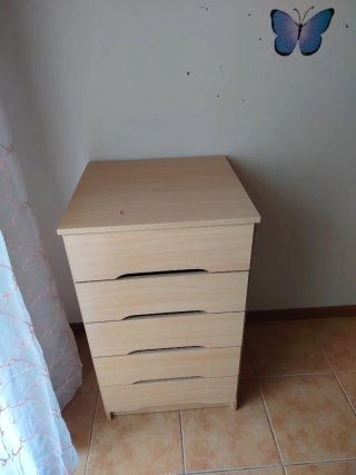 Cajonera de madera y plástico beige