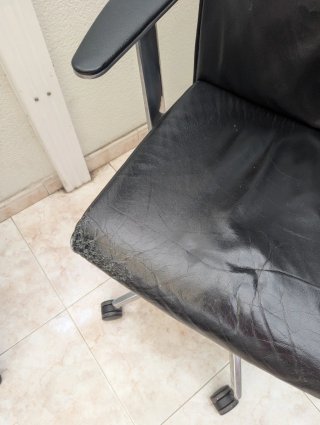 Silla de oficina ergonómica negra