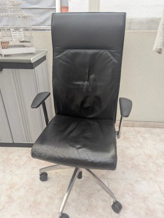Silla de oficina ergonómica negra