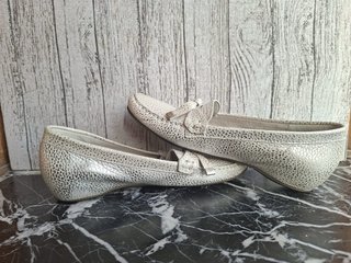 Callaghan mocasines plateados/blancos