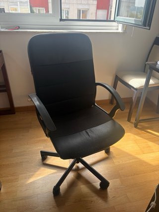 Silla de escritorio negra