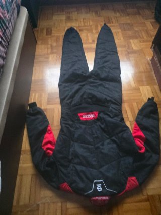 Mono de carreras Sparco negro y rojo
