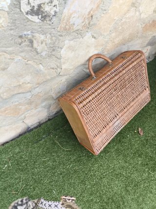 Maleta de mimbre vintage