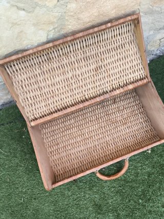 Maleta de mimbre vintage